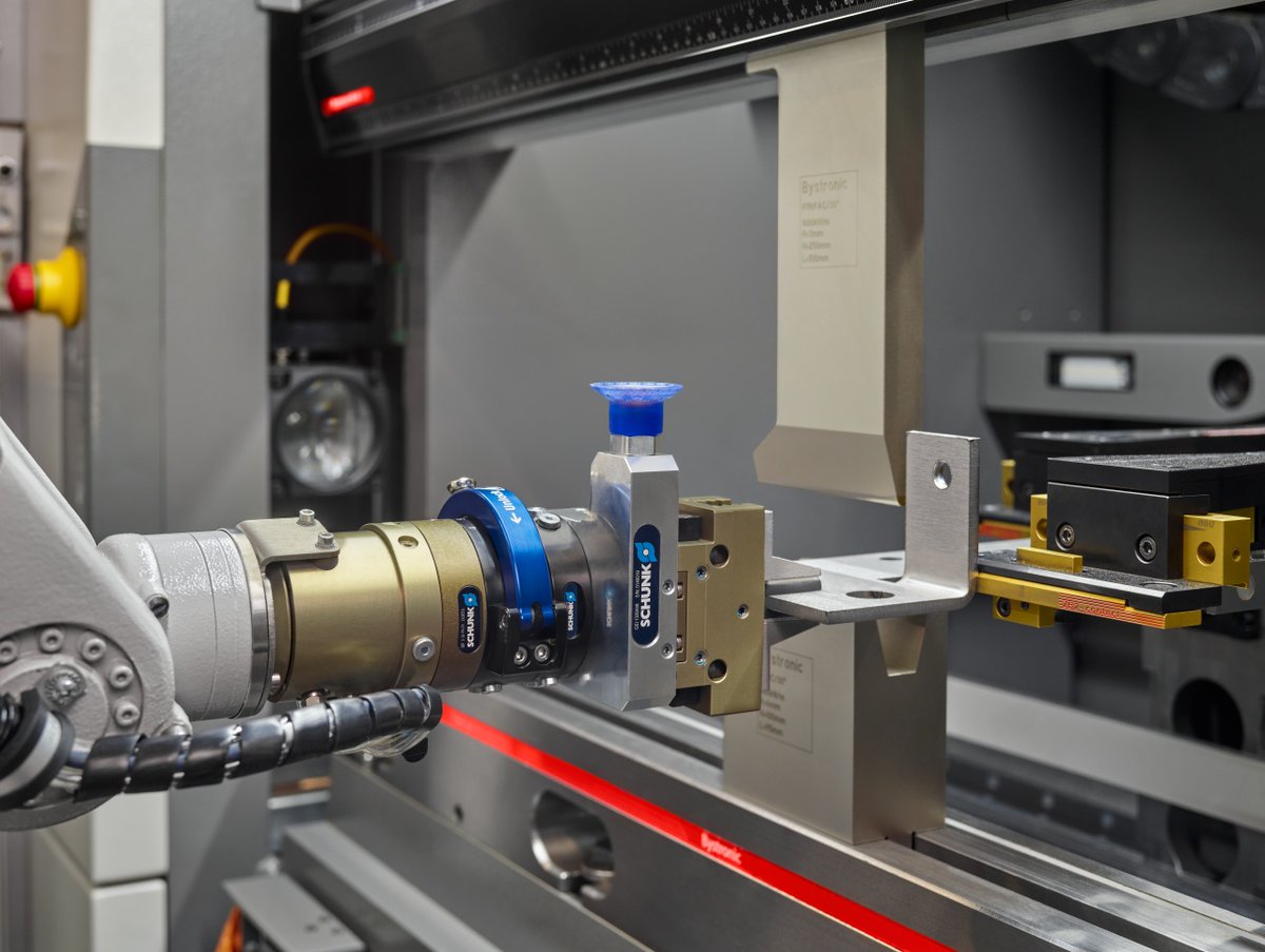 BystronicSA's tweet photo. POWER SESSION - The Xpert 40 or 80 combined with the productivity of the Mobile Bending Robot gives you automation with a minimal footprint. Gerrrit Gerritsen from Bystronic Switzerland went through the machines capabilities. WE ARE PROUDLY BYSTRONIC! #BystronicSA #LockDownSA https://t.co/ToDO8Tn7l8