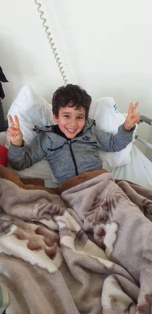 issambenj's tweet photo. On avait tous été émus par le jeune Ziad qui montait seul dans une ambulance vers l’inconnu! Grâce à son courage et son staff médical il est aujourd’hui guéri. #خليك_فدارك https://t.co/e3exHEXRCD