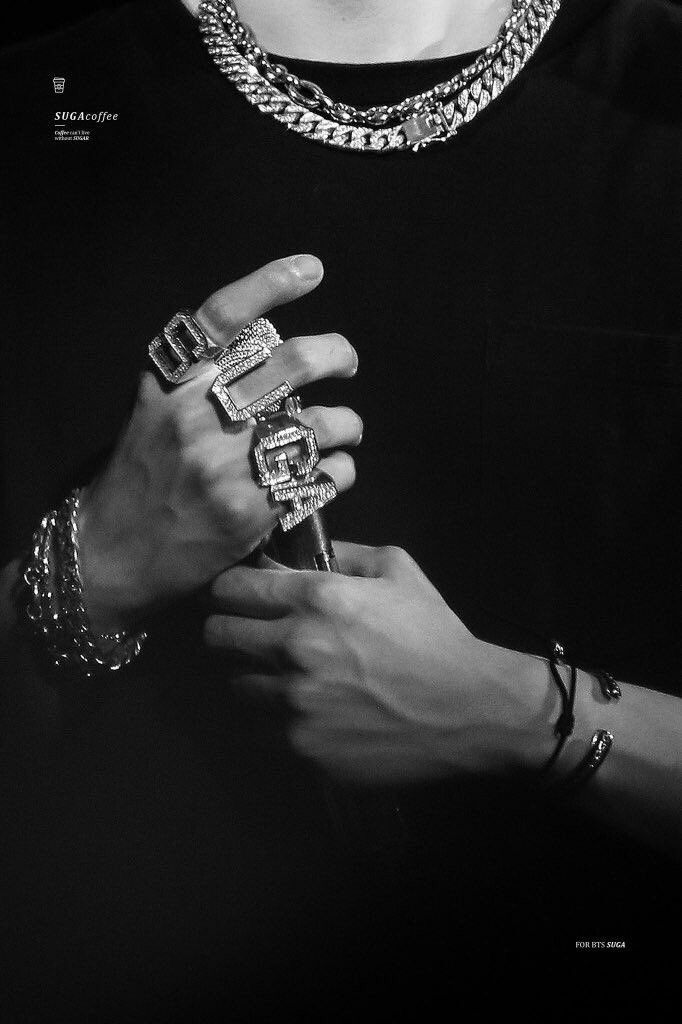 I love his hands hhhhhh
