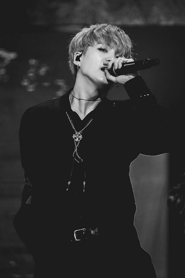 He’s so pretty but also so hot :,)