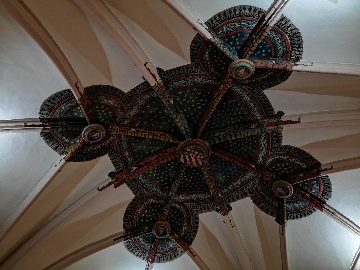 tudmur's tweet photo. Además de conservar restos de estos palacios islámicos, destaca la cúpula gótica con nervaduras decoradas con dragones y el claustro gótico y barroco. En la actualidad el museo alberga la mayor y más importante colección de Arqueología Medieval de la ciudad. 3/3 #PatrimonioTudmur https://t.co/ESDD4QFsZV