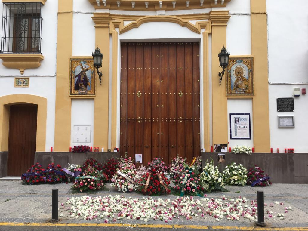 EspDeTriana's tweet photo. Es Jueves Santo en #Triana. https://t.co/K8v8ysangF