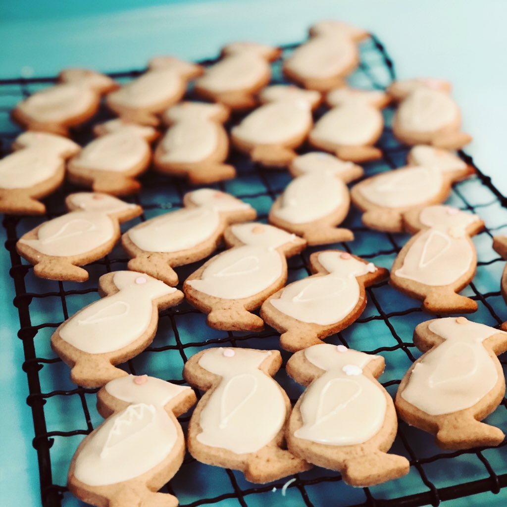 #easterbiscuit #cutoutcookies 
An easy if a little time consuming baking project for the Easter weekend.
#justsupportsmall #shopsmallonline #indieretailonline #smallbiz #shopdorset #blandfordshopping #lifestyleshoponline #thehambledongallery 

hambledongallery.co.uk/iced-easter-tr…