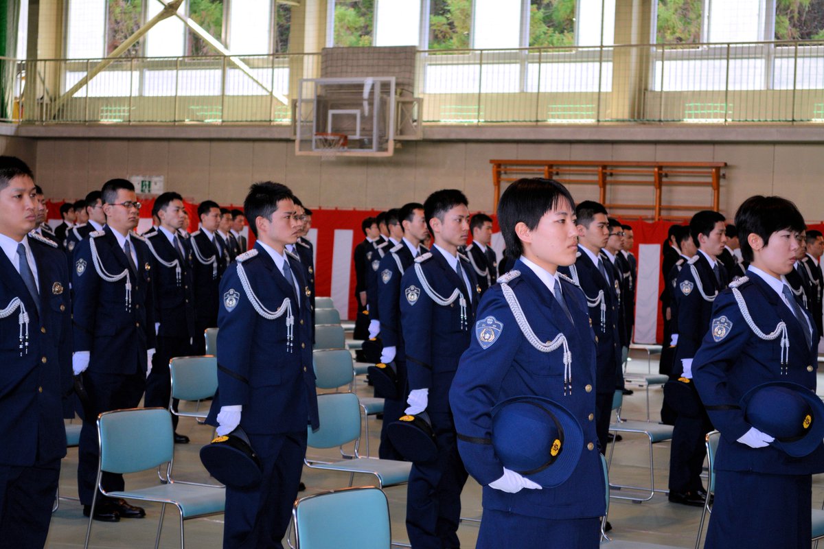 長野県警察 警察学校では 4月7日に 初任科第170期 第171期 一般職初任科第32期の入校式を挙行しました 入校生は 県民の安全 安心を守るという志を胸に 長野県警察の一員としてスタートを切りました 長野県警察 警察学校では 4月7日に 初任科第170期 第171期 一般職初任科第32期の入校式を挙行しました 入校生は 県民の安全 安心を守るという志を胸に 長野県警察の一員としてスタートを切りました
