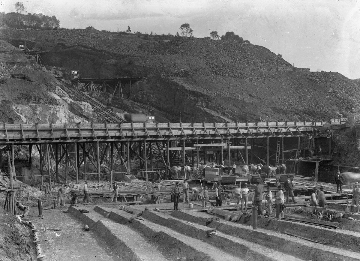 Ruhrverband1913's tweet photo. #ThrowBackThursday Im Jahr 1899 wurde Prof. Dr.-Ing. Otto #Intze von der Technischen Hochschule #Aachen mit der Planung einer #Talsperre an der #Ennepe beauftragt. Er galt damals deutschlandweit als führender Fachmann für den Bau von Talsperren. #TBT https://t.co/v18e0ihg3B