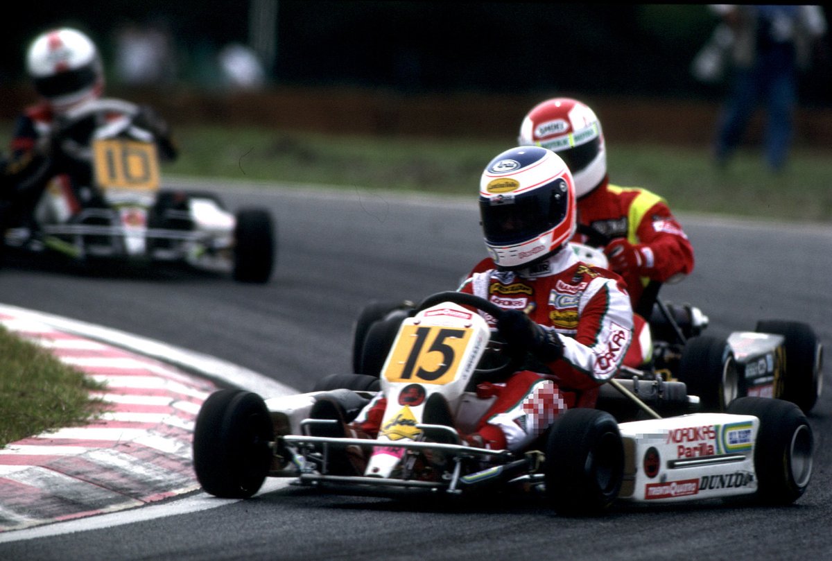 第7問難易度1 この選手は90年代前半に活躍したドライバー。 中の人が