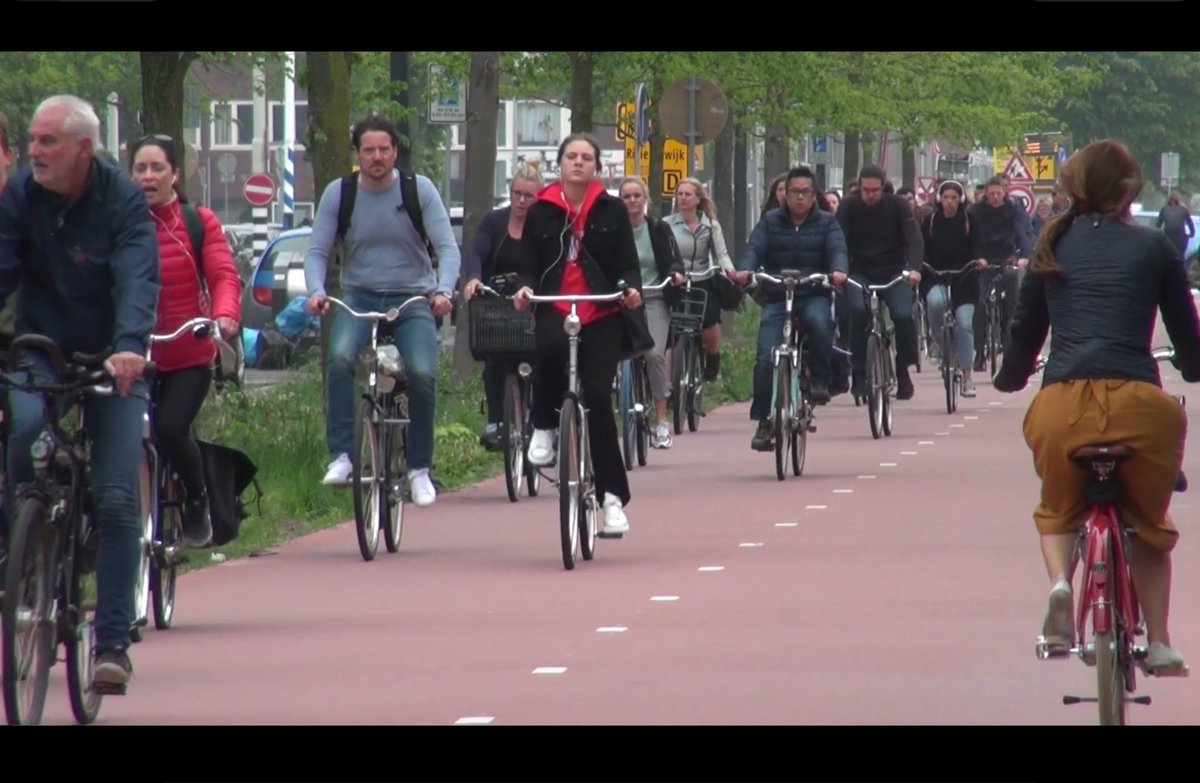 Per il post #lockdown va creata una *Rete Ciclabile di Emergenza* nelle città: lunghi itinerari solo x piedi/bici
- Uso bici favorisce distanziamento sociale
- Evita eccesso domanda (affollamento) su Tpl
- Favorisce attività fisica
- Riduce rischio ricorso generalizzato ad auto