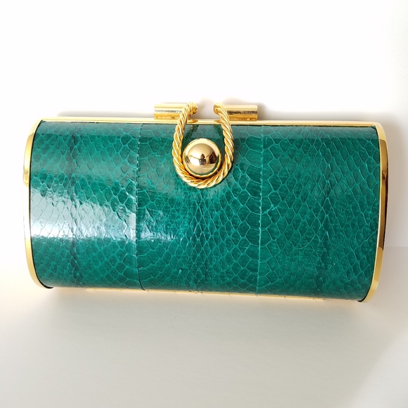 So good I had to share! Check out all the items I'm loving on @Poshmarkapp from @SwagTsunami_ #poshmark<a href="/tag/fashion"class="tags"><span>#fashion</span></a><a href="/tag/shopmycloset"class="tags"><span>#shopmycloset</span></a><a href="/tag/style"class="tags"><span>#style</span></a><a href="/tag/jordan"class="tags"><span>#jordan</span></a><a href="/tag/tommyhilfiger"class="tags"><span>#tommyhilfiger</span></a>