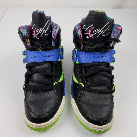 So good I had to share! Check out all the items I'm loving on @Poshmarkapp from @SwagTsunami_ #poshmark<a href="/tag/fashion"class="tags"><span>#fashion</span></a><a href="/tag/shopmycloset"class="tags"><span>#shopmycloset</span></a><a href="/tag/style"class="tags"><span>#style</span></a><a href="/tag/jordan"class="tags"><span>#jordan</span></a><a href="/tag/tommyhilfiger"class="tags"><span>#tommyhilfiger</span></a>