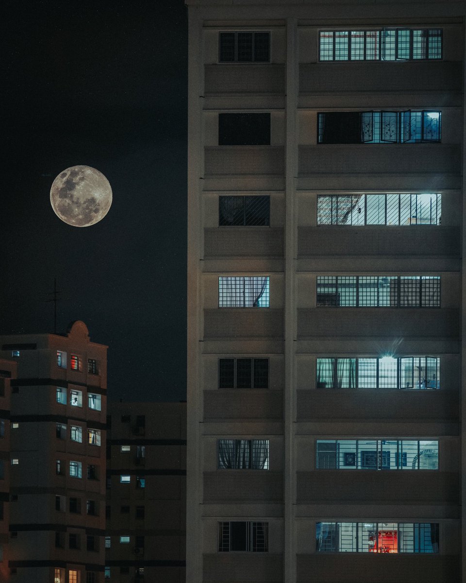 leeyikkeat's tweet photo. Yesterday’s supermoon https://t.co/aKdXWr5z0D