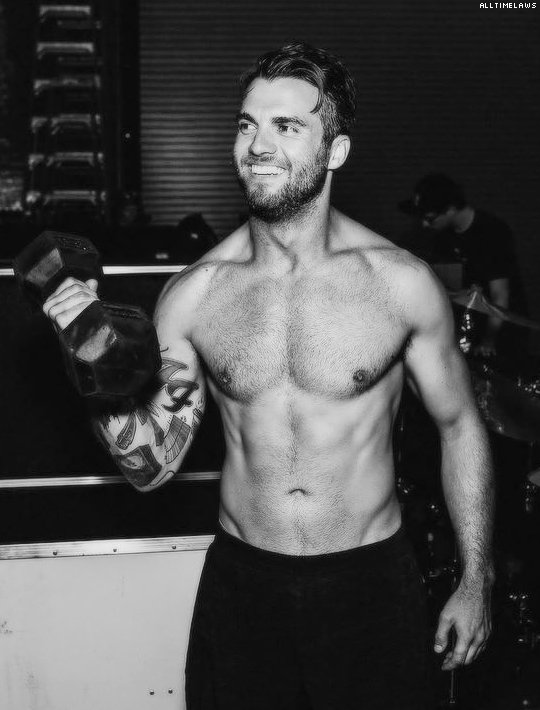 b&w + rian shirtless = yes