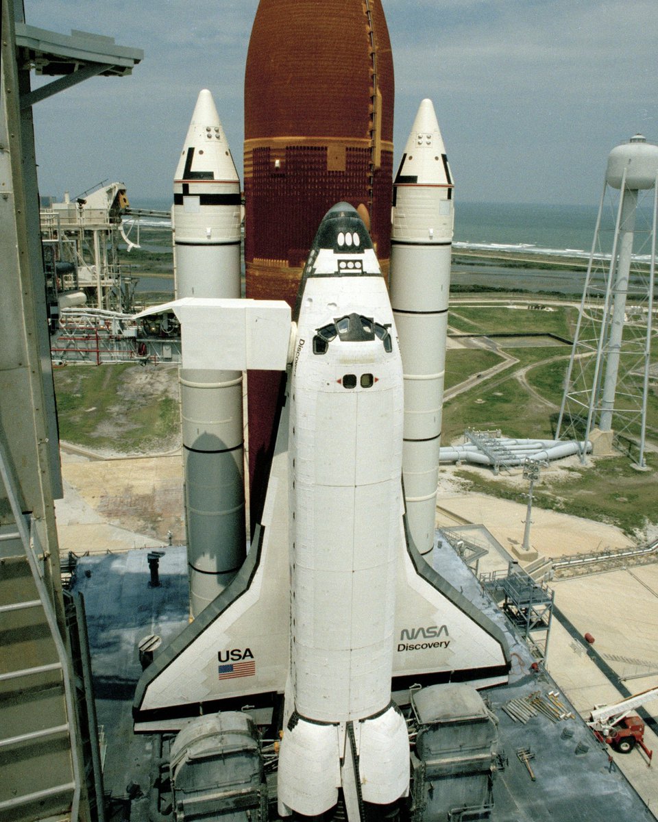 space shuttle discovery 1990s