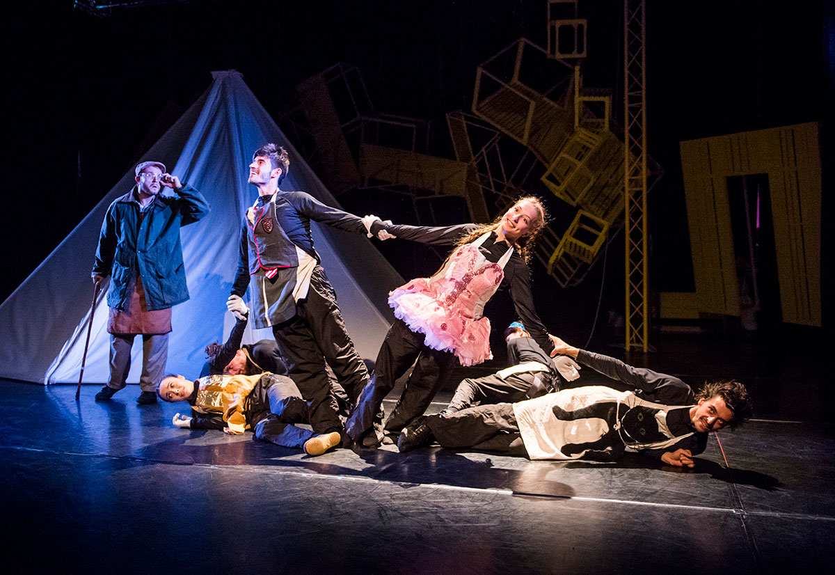 onedanceuk's tweet photo. Dance fans are in for a special treat this Easter weekend! 🐰🐥 @JVCompany have announced a special digital streaming of their popular and critically acclaimed production of Pinocchio on Vimeo from Good Friday (10 April) at 7pm through to Easter Monday (13 April) at 7pm! 📽️🍿 https://t.co/ExDkxM02d8
