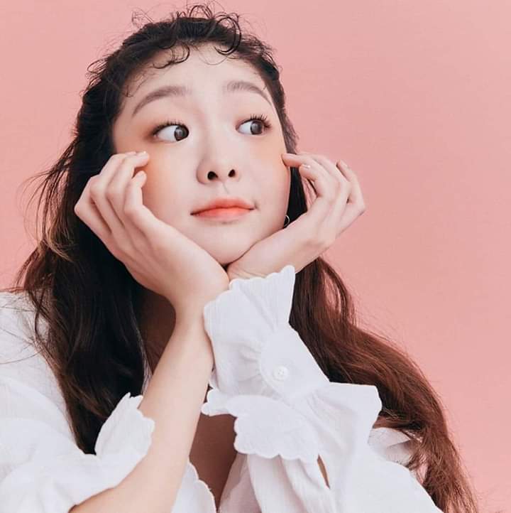 UynNguy56580732's tweet photo. Chúc chị Mi của em sinh nhật vui vẻ 🥰🎂🎂🎁🎁 
#HappyDaMiDay 
#김다미_생일축하해요
#봄날처럼_눈부신_다미야_생일축하해 https://t.co/0Rr8HfujFK