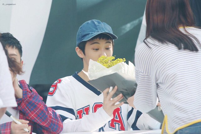 NCT_Mark_8282's tweet photo. #4YearsWithMark
#4YearswithMarkLee
#4YearsWithNCTU https://t.co/0ygdki6gJd