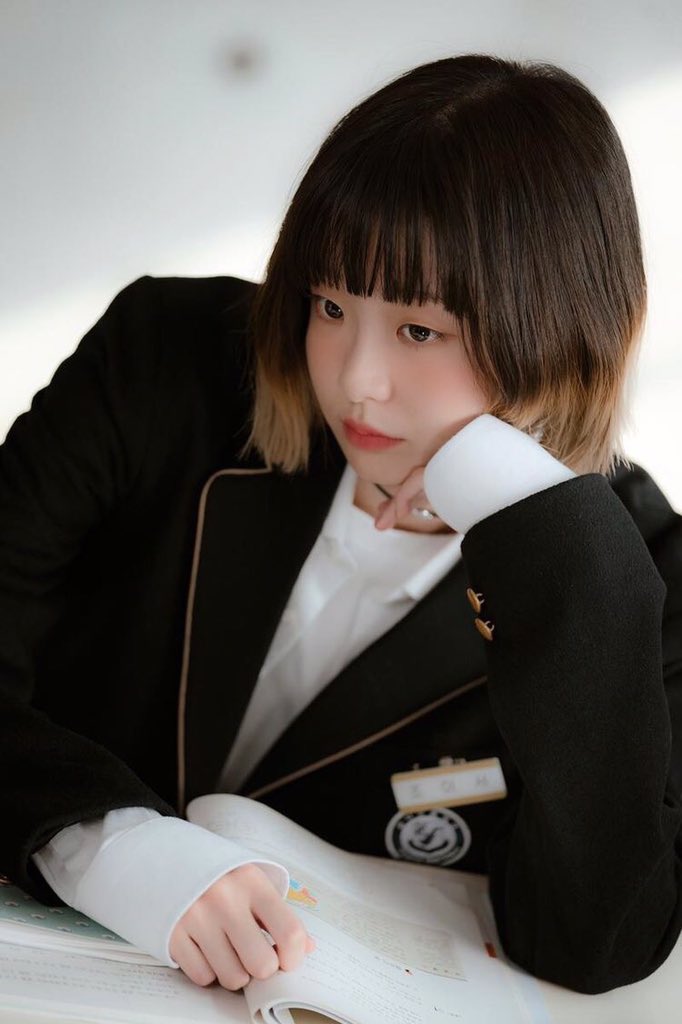 Jangpham3's tweet photo. Cute 🍑🍑🍑🍑🍑
 #봄날처럼_눈부신_다미야_생일축하해
#HappyDaMiDay
 #김다미_생일축하해요 https://t.co/ZfILoIx5bq