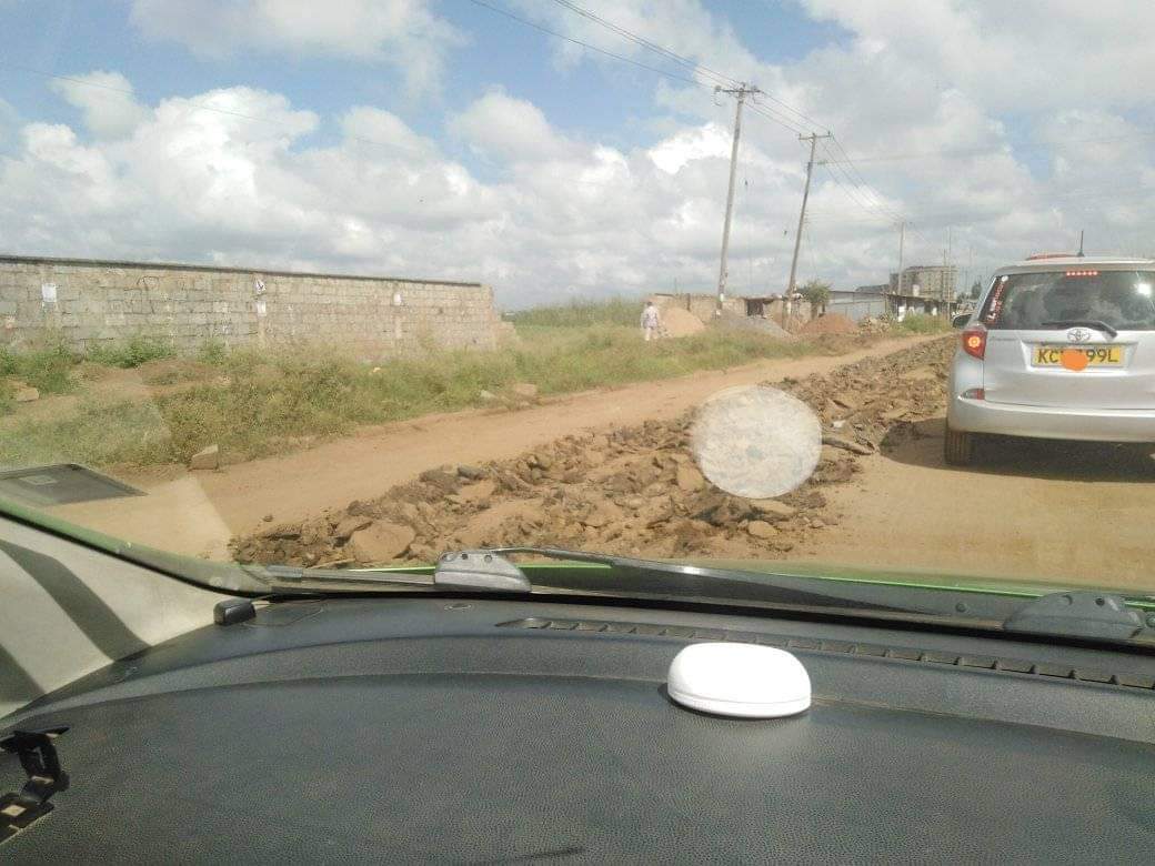 kasaraniupdates's tweet image. After taking it to this Look Out space, today I can see some work has began on #kasarani #mwiki Rd. Let it not be a PR. Kasarani people let not be such ignorant that we can&apos;t question the leadership. #KasaraniUpdates