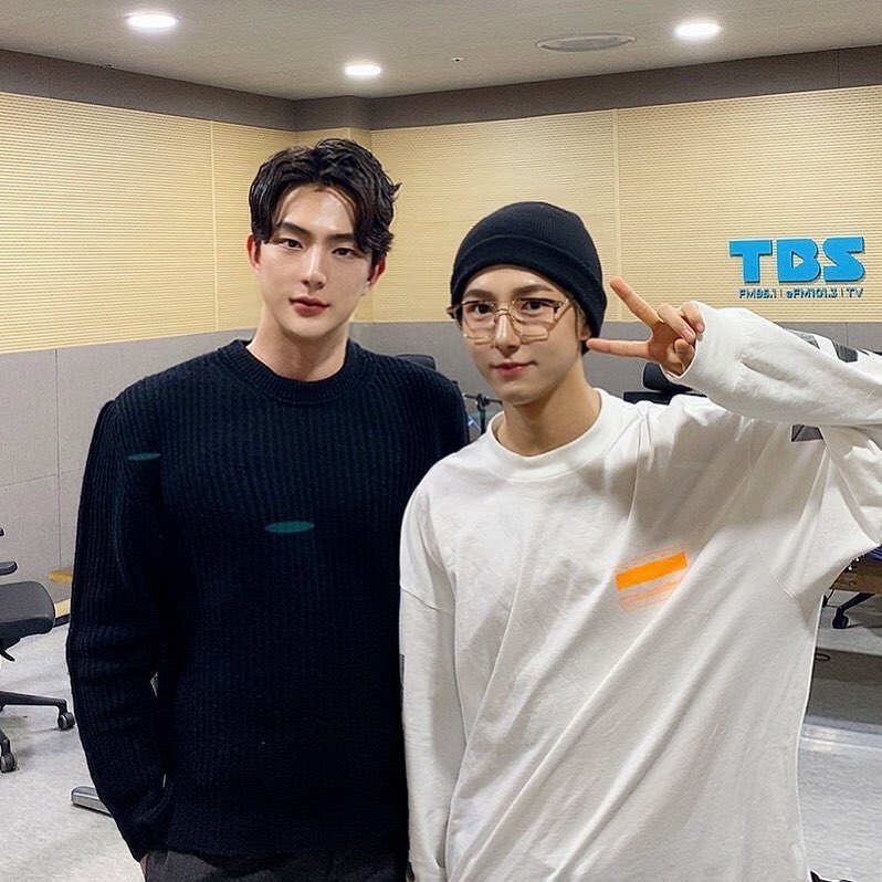 cuddlejamm_'s tweet photo. ผะ ผู้บ่าวคนนี้ใครคะ ตัดต่อหรืออะไร https://t.co/qwxtiOILJy