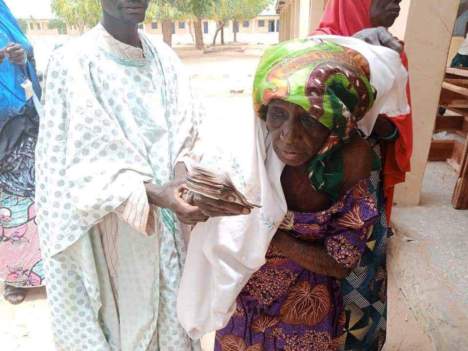 A beneficiaries of Cash Transfer receiving their stipends in Zaki LG of Bauchi State, Yesterday