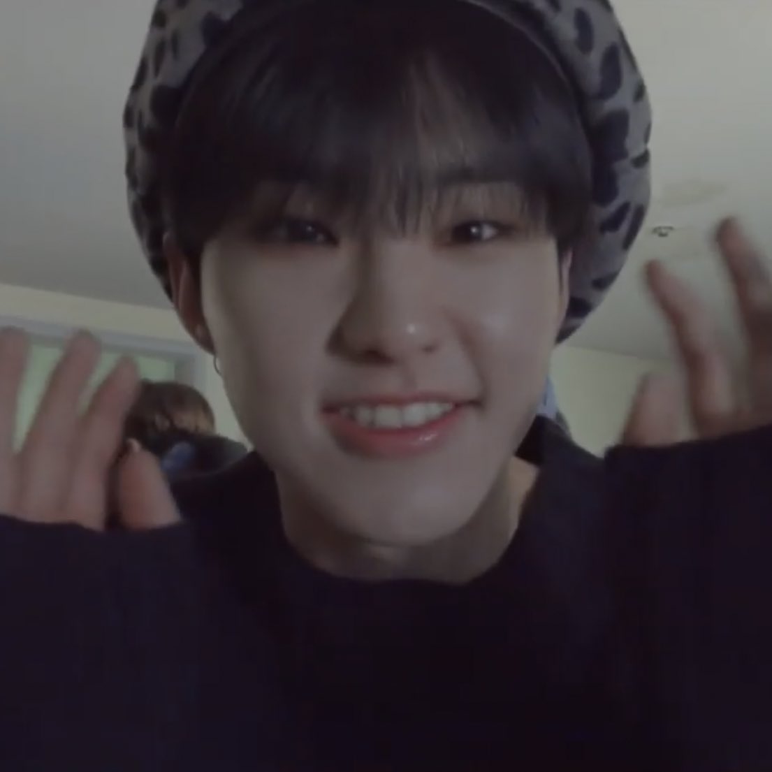 hoshi: hey, i need to tell you something...hi !! :D