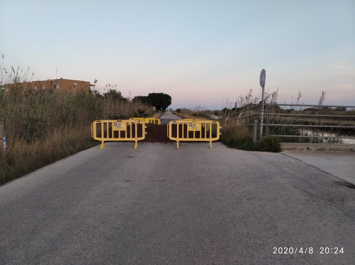 jordi_alberola's tweet photo. Platja de Xeraco (Valencia) junto a Gandia. Cierran la playa para que no vengan los de las segundas residencias. A buen entendedor... https://t.co/PwZjCPU076