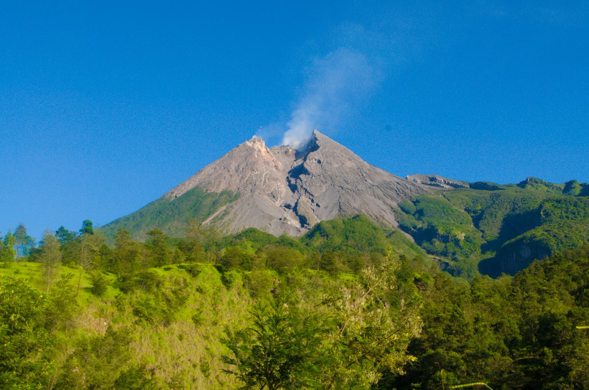 MieAyamKukus's tweet photo. Utara, #merapi . Yogyakarta. https://t.co/IKIYjgmniT