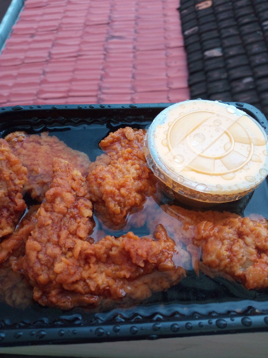 wnisekai's tweet photo. @FOOD_FESS bukan masak, tp lupa naroh richeese sampe kehujanan https://t.co/aS0n1yLQk5
