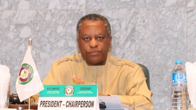 MakanakiThe's tweet image. Geoffrey Onyeama, minister of foreign affairs, says about 200 Nigerians in the United States are now willing to be evacuated to Nigeria over #COVID-19. 
#beatingcorona