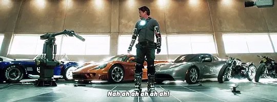 วันนี้จะเข้าครัว เอาล่ะทุกคน อย่าตกใจ เตรียมถังดับเพลิงไว้ เฮ้ จาร์วิสบอกแล้วว่าฉันมือโปร อย่าห้าม เจ้าทึ่มเตรียมดับไฟนะ เอานะ สามสี่ 

ไม่ อ๊ะ อ๊ะ อ๊ะ ให้มีไฟก่อนแล้วค่อยพ่น