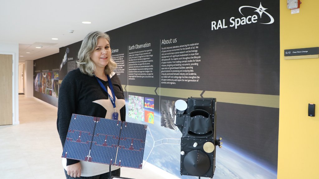 Caroline Cox is a Research Scientist in the Earth Observation and Atmospheric Science Division at RAL Space. Caroline shared a blog with us explaining how the team works to make sure that the data we get from  #EarthObservation  #satellites is accurate   https://www.ralspace.stfc.ac.uk/Pages/Looking-after-Sentinel-3-for-climate-and-weather-monitoring-.aspx