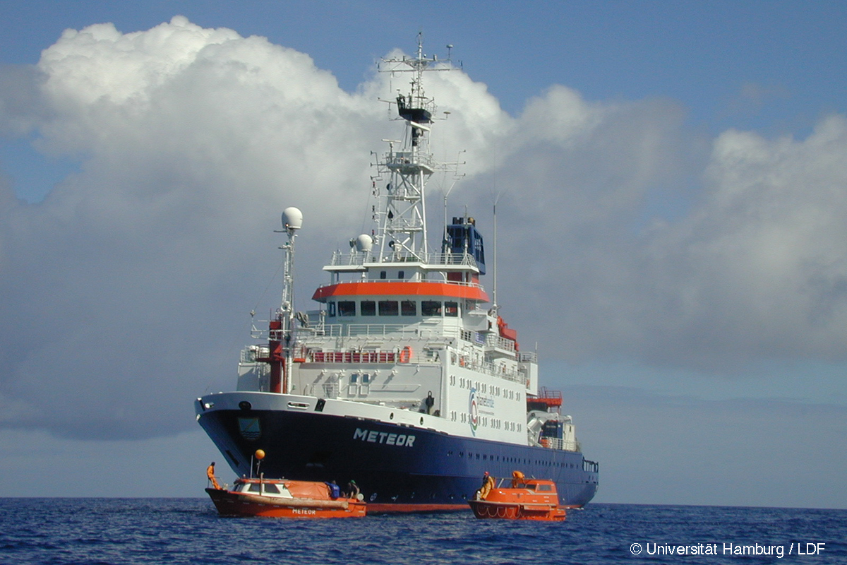 bmftr_bund's tweet photo. Die #CoronaPandemie hat auch Folgen für #Expeditionen. Besatzungen erreichen die #BMBF Forschungsschiffe nicht mehr; mehrere Fahrten wurden abgesagt. Die #Polarstern Expedition wird aber fortgesetzt. @MOSAiCArctic #FSMeteor #FSSonne #FSMerian Mehr 👉 https://t.co/41Wwd1GVfa https://t.co/9be2BZgE5O