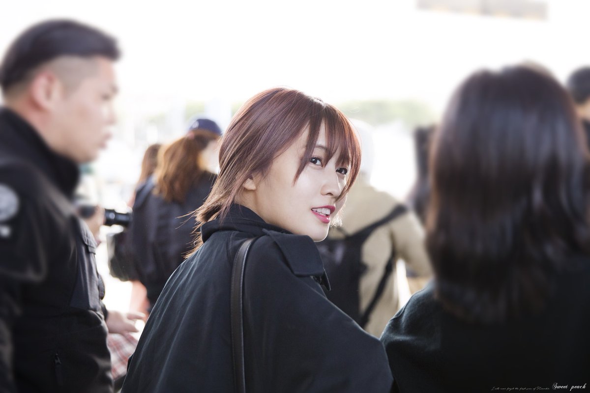 LOOK AT HER WITH HER PLUSHIEEE NOOO