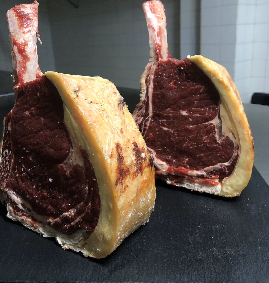 tonipons13's tweet photo. Encàrrec especial !!!
@crestaig.
#capritxod’or #rubiagallega #llangonissa #sobrassada #embotitsartesans #senselactosa #sensegluten
#RubiaGallegaPremium #Frisona #TerneraGallega #Picanha #DryAged #Carnmadurarda #BeefPremium #Carnsdequalitat #Sensefiltres #Sapobla https://t.co/YELdkMUUaP