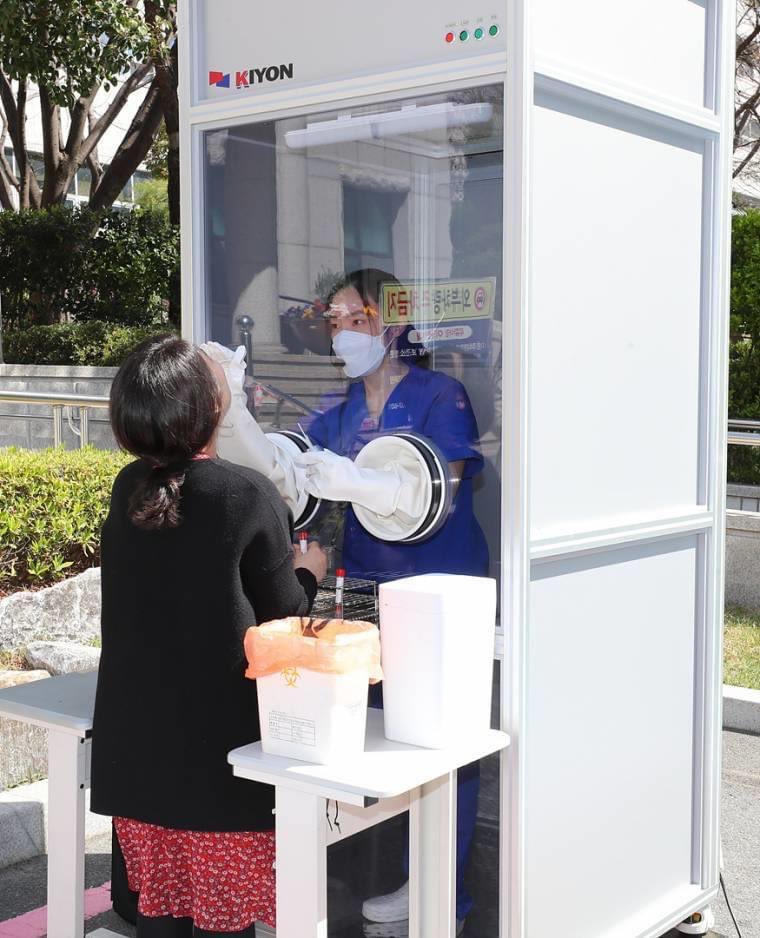 Will you be investing in these COVID-19 Testing Booths, which South Korea has and is saving valuable #PPE and lives? <a href="/GavinNewsom/">Gavin Newsom</a>  <a href="/CAgovernor/">Governor Gavin Newsom</a> <a href="/andrewcuomo/">Andrew Cuomo</a> <a href="/NYGovCuomo/">Archive: Governor Andrew Cuomo</a>  koreakiyon.co.kr/new/product/m0…