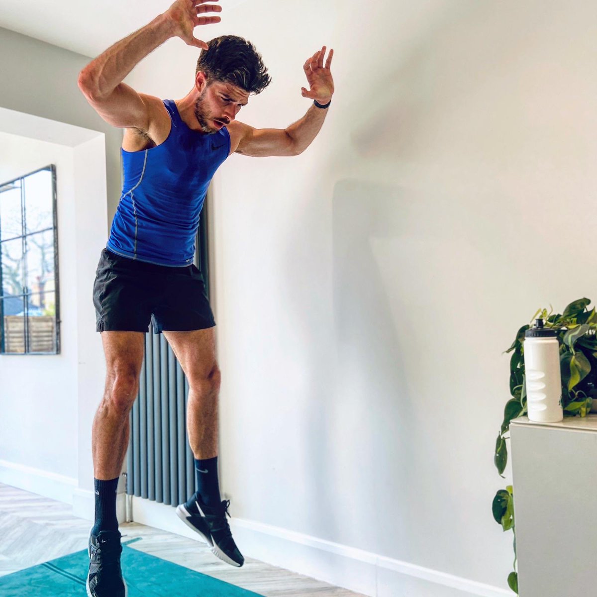 SWLdnFitness's tweet photo. 🔥 T H E  L E A N  G R E E N  M A C H I N E  W O R K O U T 🔥

Today’s workout was awesome 

10 variations of squats / press ups / abs 

100 burpee finisher 

Now up on our YouTube channel. 
Give it a go and make sure to tag us in your action shots 📸

https://t.co/PYwWDHnxLq https://t.co/Dsem18Ea39