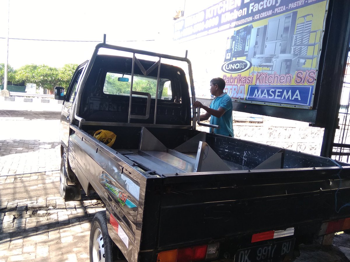 Hai Guys, hari ini Kami ada Pengiriman WallShelf ke Customer di Teuku Umar. 

More Info :
📲081237660999
💻tokokitchen.com
💻tokokitchen@gmail.com
📌Jln.Bypass Ngurah Rai No.17 c Suwung, Denpasar-Bali
📌Jln.Alternatife Cibubur No.1 Nagrak, Cikeas-Bogor