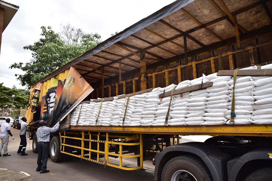 bruno_akampa's tweet photo. A big Thank You to #NileBreweries  for their support towards the #COVID19UG Fight. A contribution of 30 tonnes of Maize Flour was received by Dr. @JaneRuth_Aceng at the @MinofHealthUG Head Offices.

#STAYSAFEUG https://t.co/WszHj5zPUO