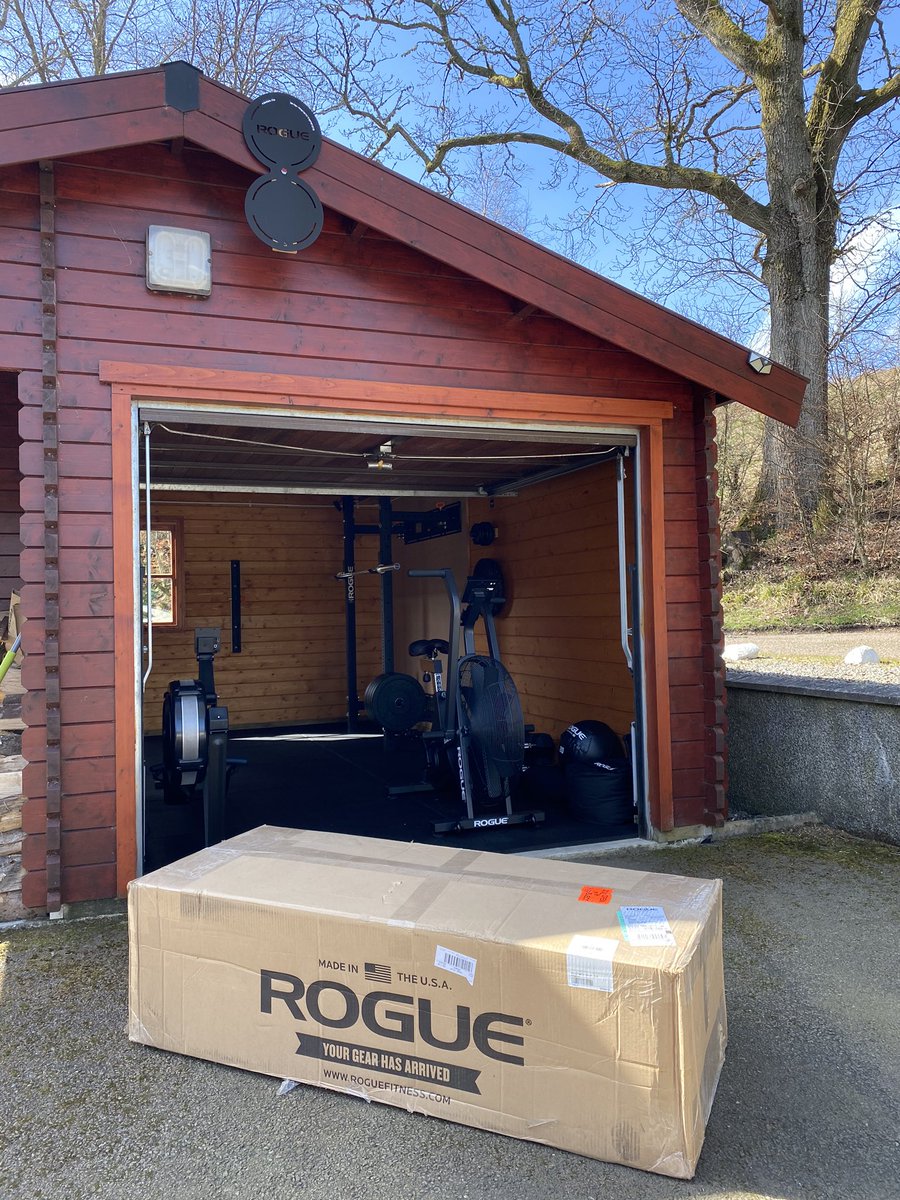 The Home gym set up is ever improving. <a href="/RogueFitness/">Rogue Fitness</a> have provided the goods to keep me going 😁👍🏽