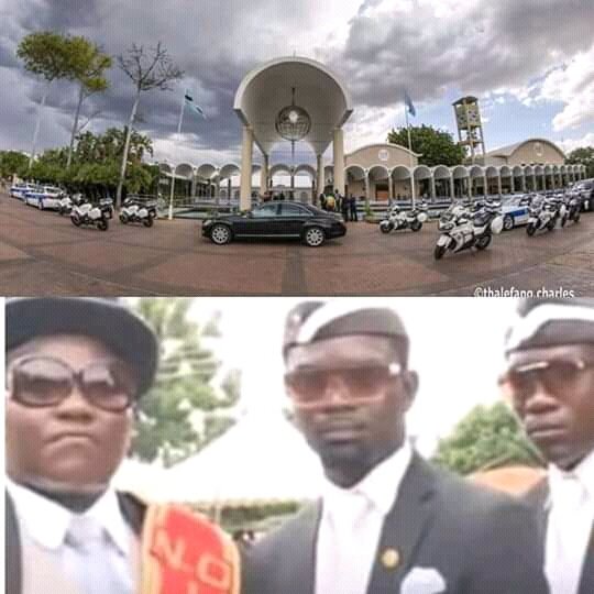 letsoketsoprosp's tweet photo. Situation ryt now ...ko ntlong😂😂😂#SOEDebateBW https://t.co/QwSnUaej57