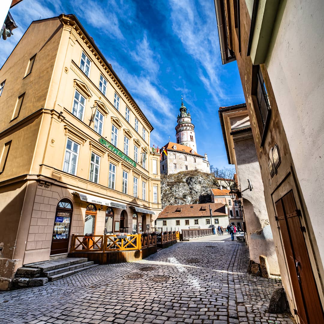 kupastudio's tweet photo. FIND X
#CeskyKrumlov #worldheritage #UNESCO #view #oldtown #center #castle #tower #history #Architecture #blueSky #SkyLines #covidlife #streetphotography #krumLOVE #urbanphotography #SouthBohemia
[○°] #PavelKubes #kupafoto #kupastudio #CanonEOSR #Samyang14mmAF #projektKrumlov https://t.co/EptM1evlEq