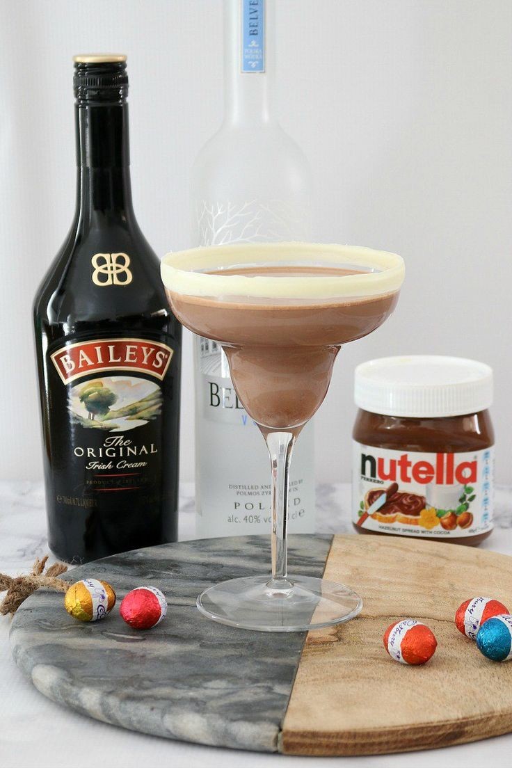 CopaFizz's tweet photo. Today's #quarantini
To a blender add 50ml vodka, 250ml milk, tbsp nutella, scoop of choc or vanilla icecream, 60ml Irish cream liqueur. Blend until smooth
Serve in a chilled glass
Grate some EasterEgg choc over the top if you are feeling fancy.
#CocktailsForLockdown https://t.co/MDywpDKl4V