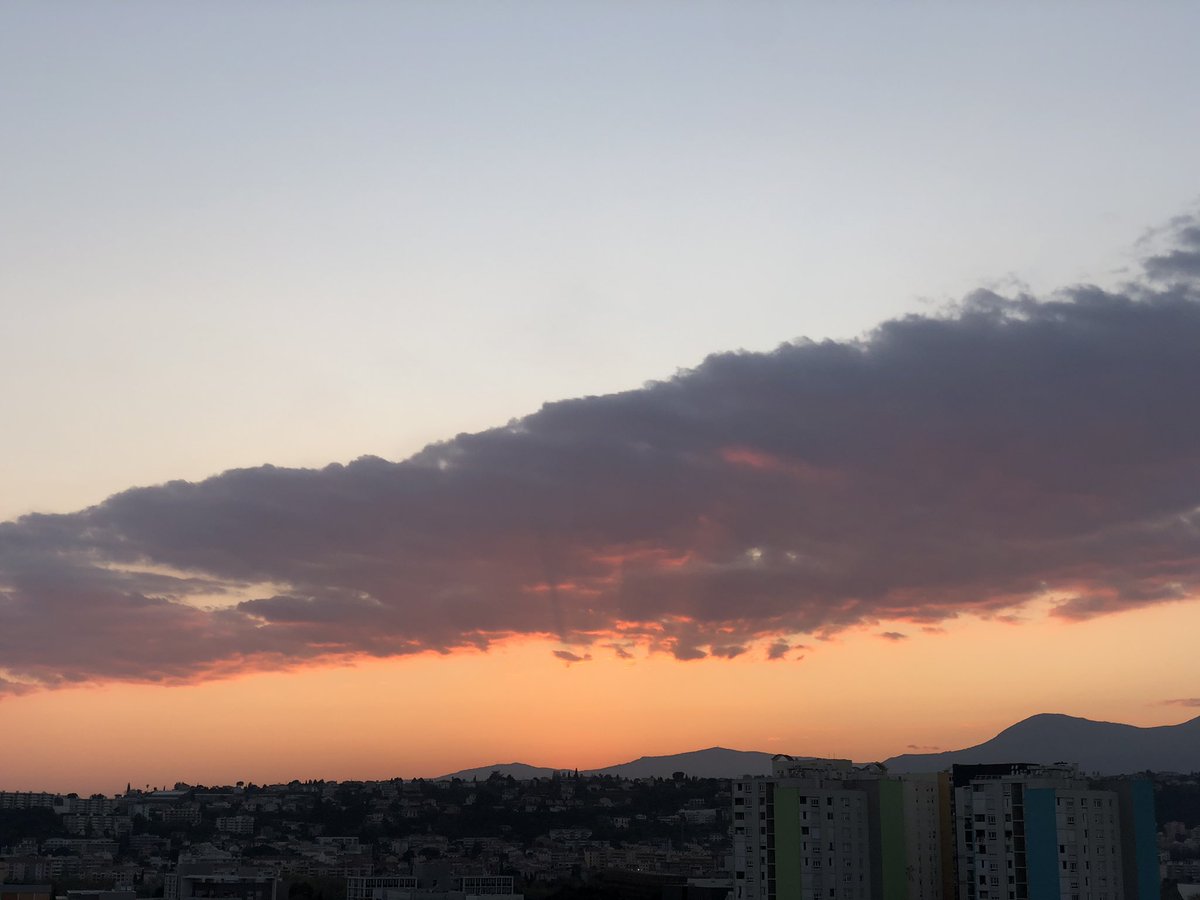 sabrine_mami's tweet photo. Mon #jeudiphoto 🌅 https://t.co/CYpgKGcvpB