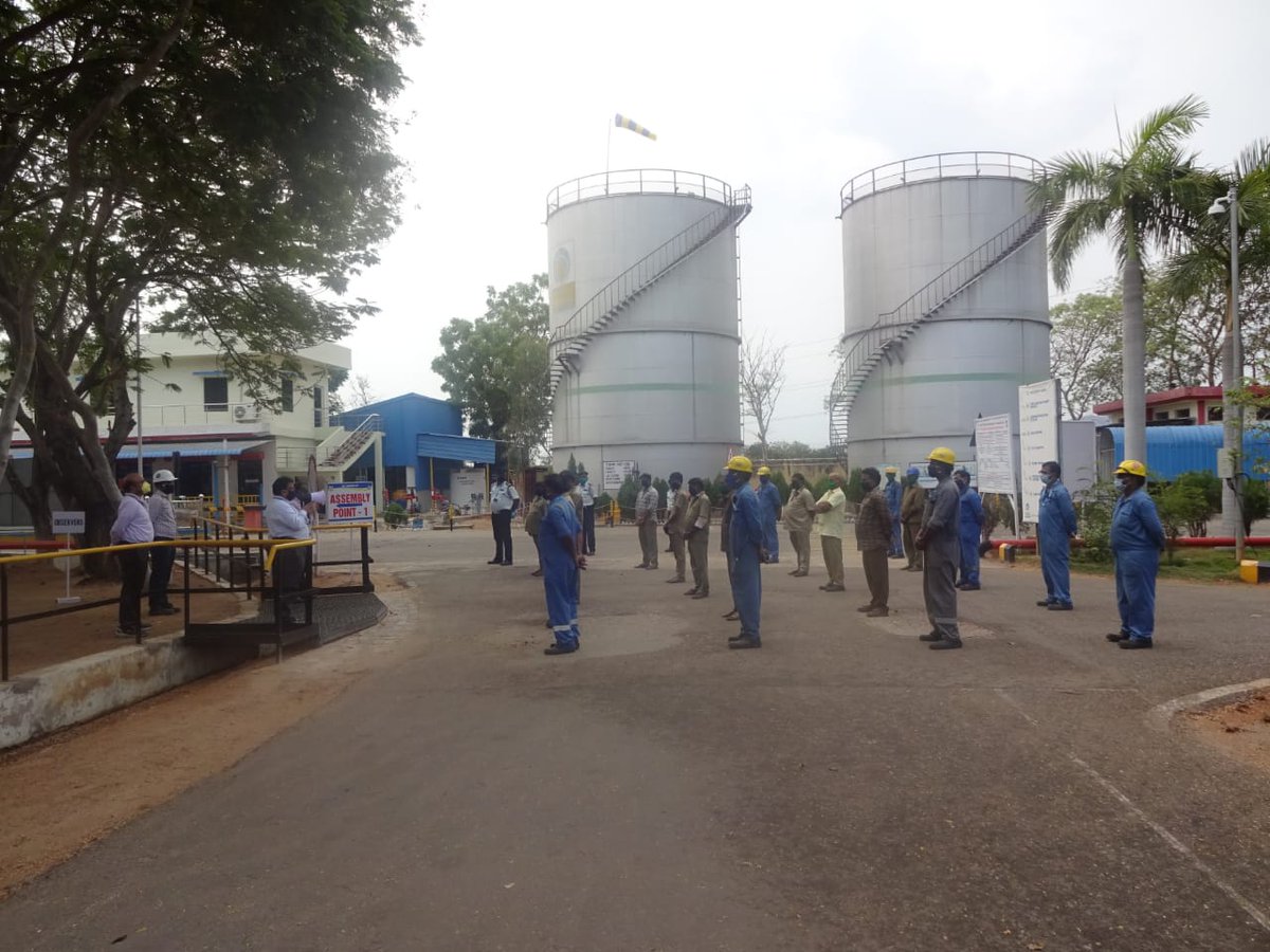 BpcRetailKTOP's tweet photo. Awareness session for contract staff,workmen,security personnel about Arogya setu app by BPCL Kondapalli team #SocialDistanacing #IndiaFightsCorona  #Maskforeveryone #AarogyaSetuApp @BPCLimited @SaibalMukherji @ts_state
@8singhi @BPCRetailVijayw @singharunbpcl @Rajeshkumbhare6 https://t.co/FoVyF1h2zA