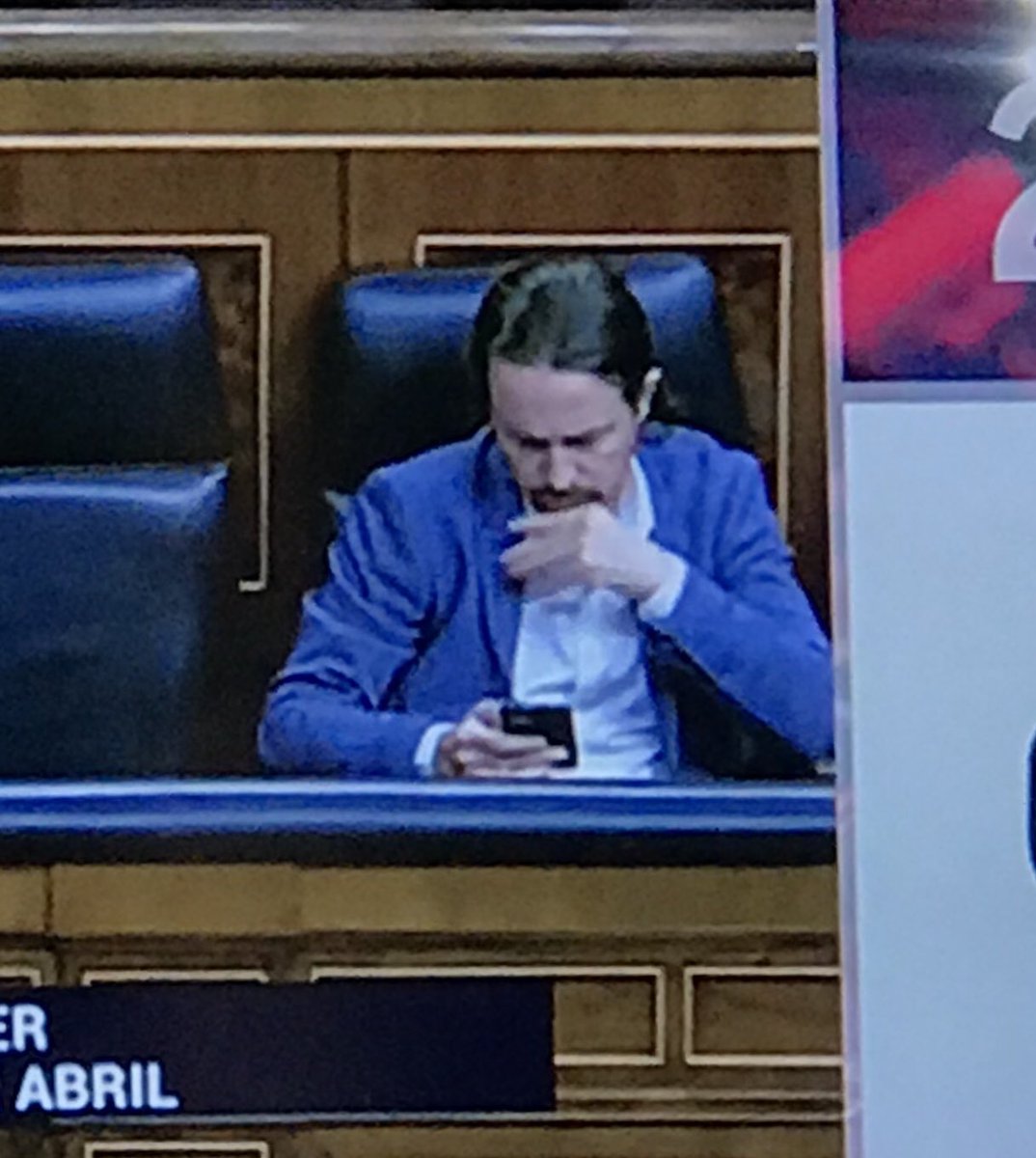 rauleltato's tweet photo. Más de media hora lleva @PabloIglesias con el móvil en el pleno del congreso. Para esto le pagamos? Me parece una actitud repugnante con la que está cayendo. https://t.co/78eT8PLtnz