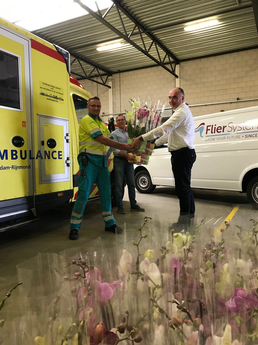 AmbulanceRR's tweet image. Wat fijn dat er zo aan onze collega’s gedacht wordt. Prachtige orchideeën aangeboden gekregen door @FlierSystems #corona #Flowerboostchallenge #AZRR #blijfthuis
