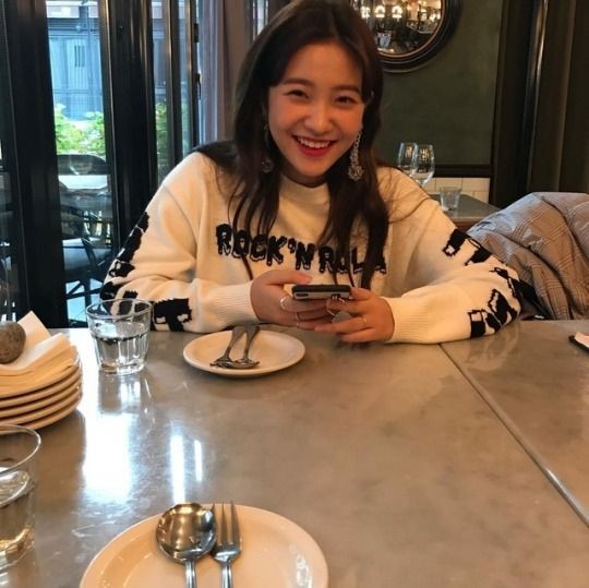 A thread of Yeri girlfriend pics for @yoonnicorn_ | half char. Sa mga gagamitin si Yeri as your protagonist for kpopau fest kuha na din kayo dito!