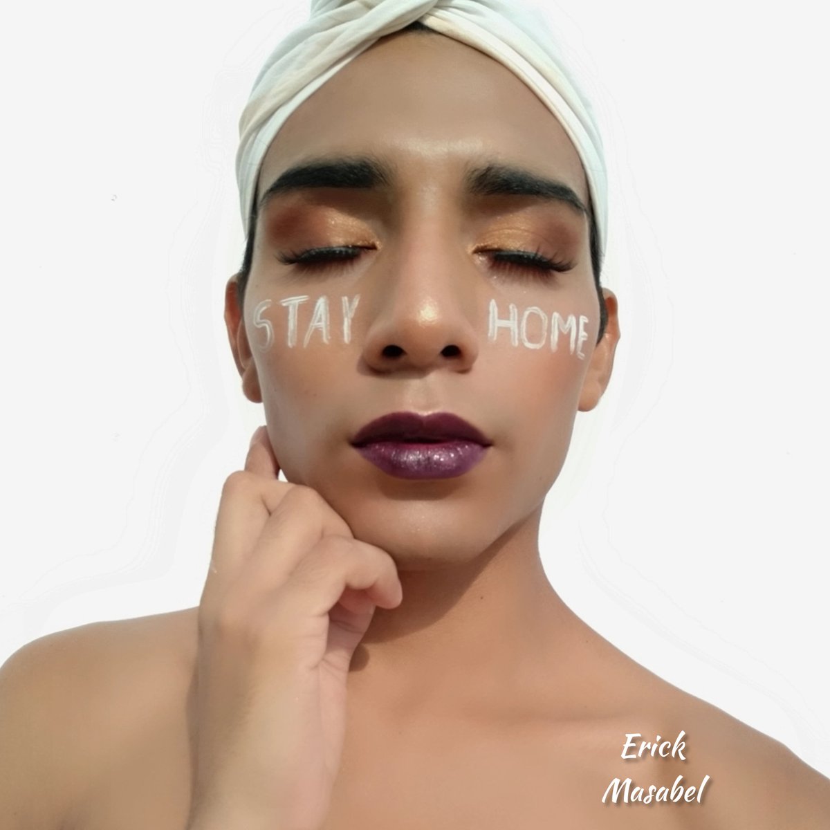 erick_masabel's tweet photo. STAY HOME 🏠
Familia 🤗 hoy les traigo un makeup y un mensaje muy importante para todos #quedateencasa porfavor, así podremos frenar el covi19 y acabar con está pandemia, Espero este makeup les guste, besitos 😘 y cuídense mucho. 
#anastasiabeverlyhills #makeupcomunity https://t.co/ZJk3l6eQa8