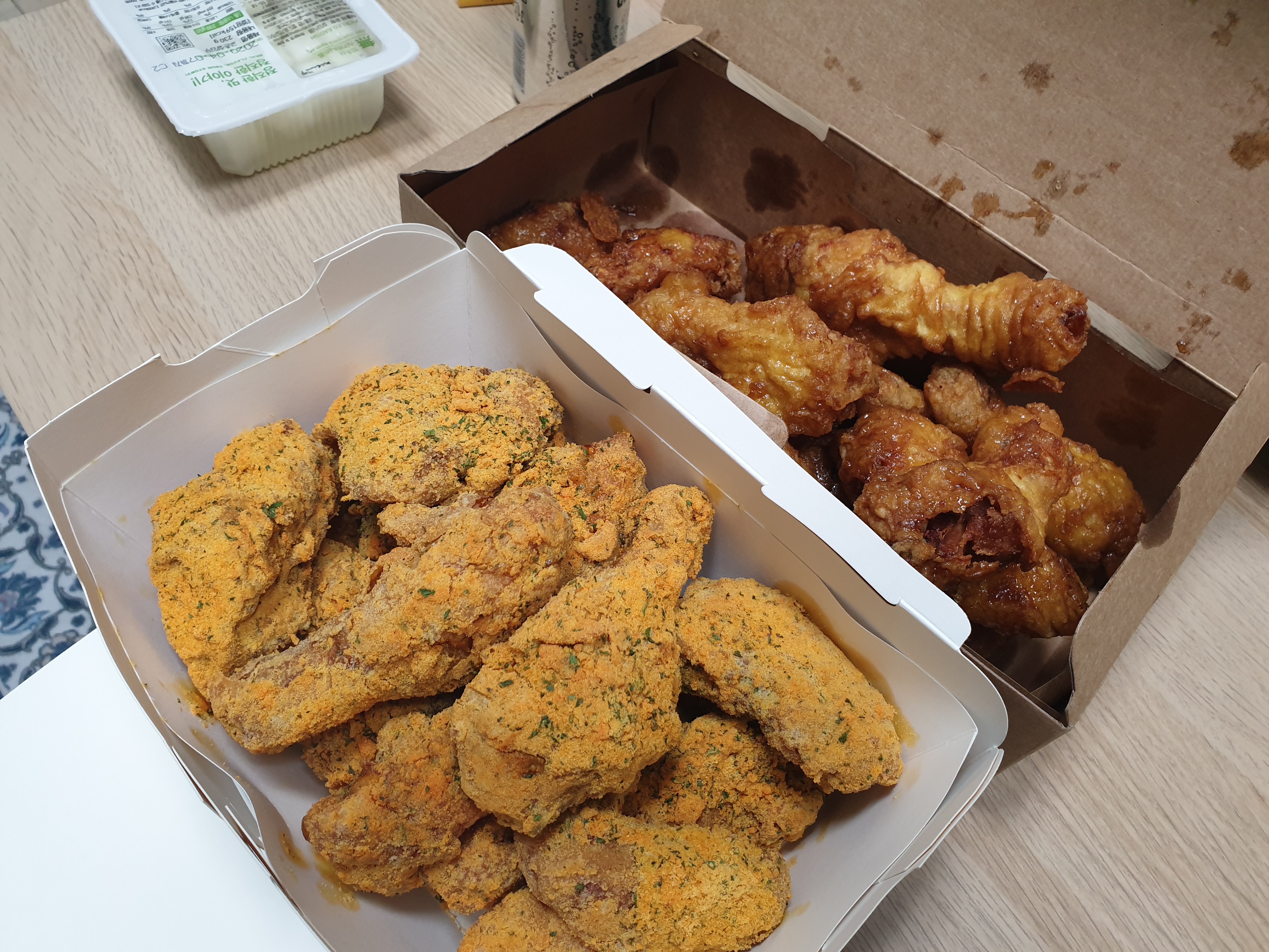 クリエイトリップ 韓国情報 韓国グルメ 最近新発売した チキンポップ の プリンクル 味 ホント に 美味しいです 元々の チキン 味 写真2枚目 は何年か前に発売をやめてしまって昨年また現れたのですがこちらも大好き まさにbhc
