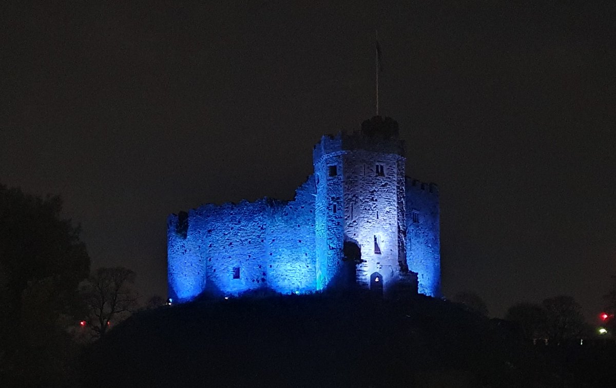 #CardiffCastle illuminated in blue last night. 

Proud to honour The #NHS 💙💙💙