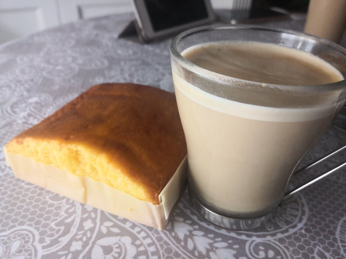Robernavidades's tweet photo. Ayer tocó desayuno paterno. Hoy materno. #SOBAO #Serafina frente a #Elechas #BarrioLaRaba #Cantabria https://t.co/qwcS87nI39